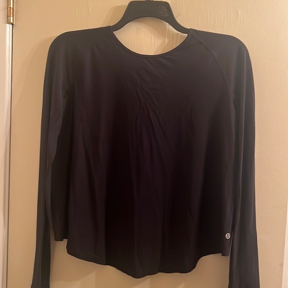 Lululemon Black LS Blouse Top W/Ruffles In Back NWOT - Picture 1 of 6